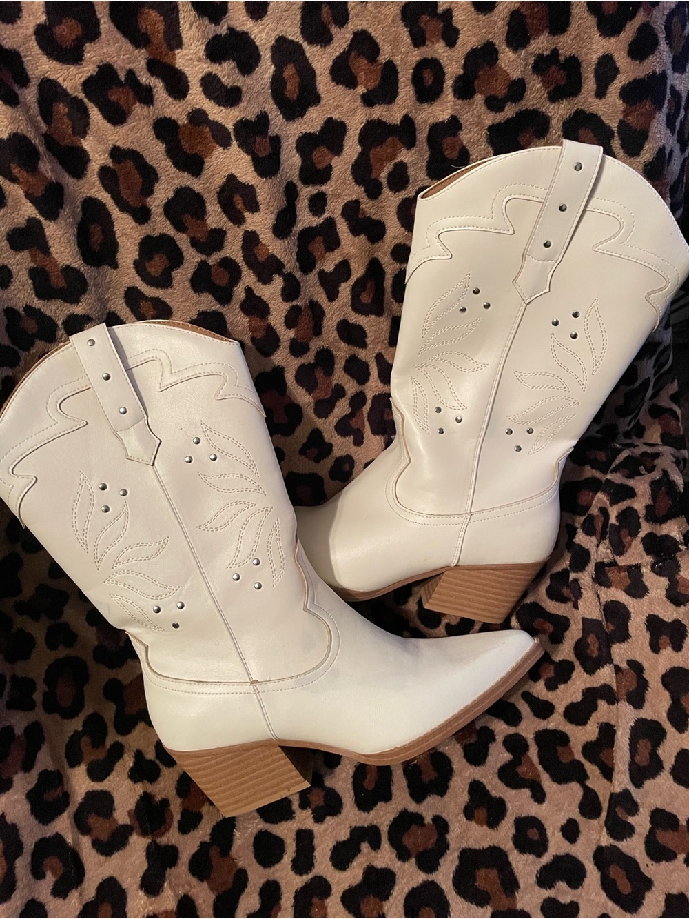 Women's White Western Cowboy Boots - Stylish Embroidered Mid-Calf